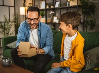 Presenteie seu pai e economize usando seus pontos na Amazon